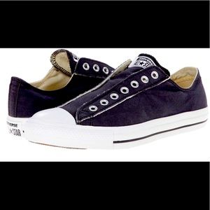 Woman’s All Star Slip-on Converse.